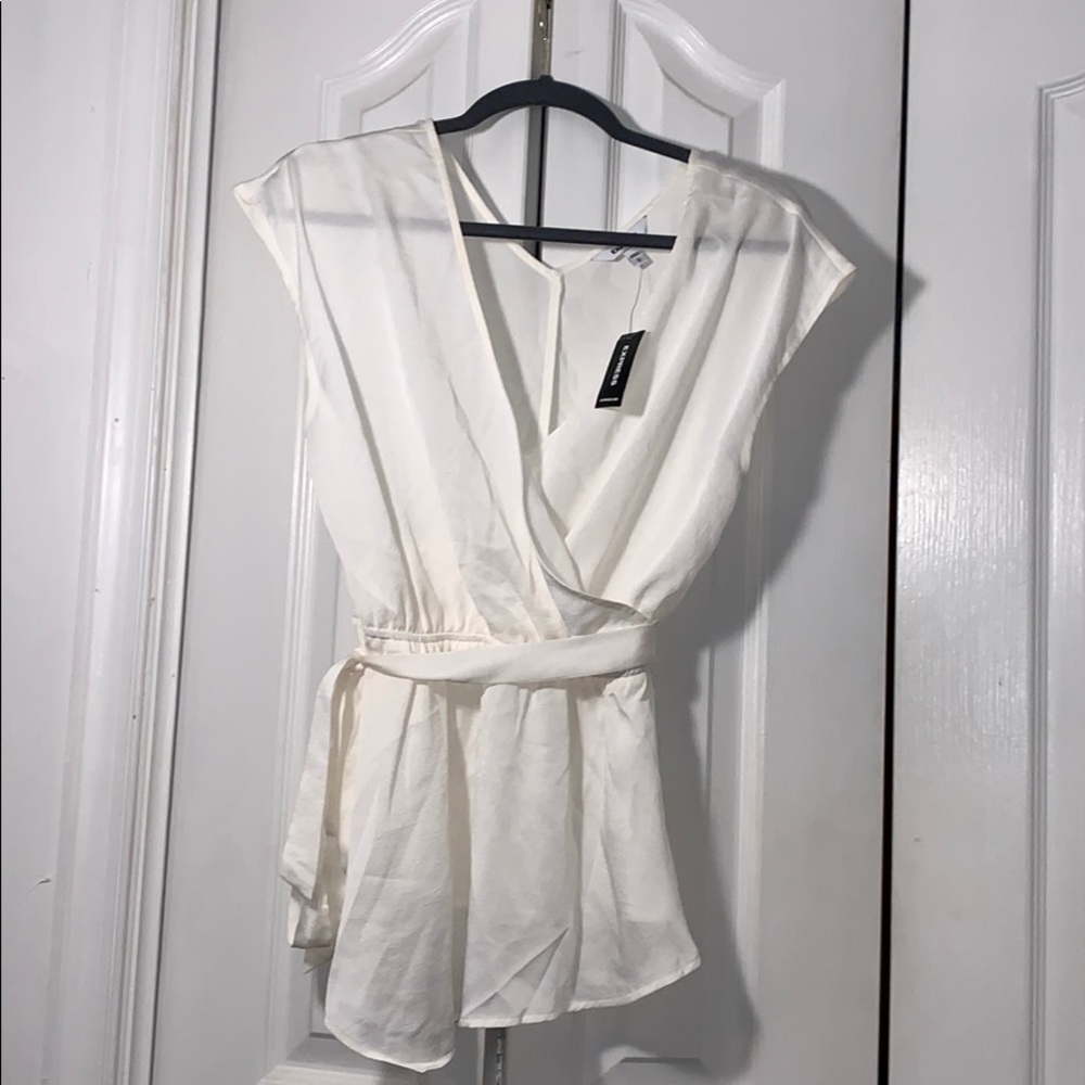 NWT ivory Express wrap top